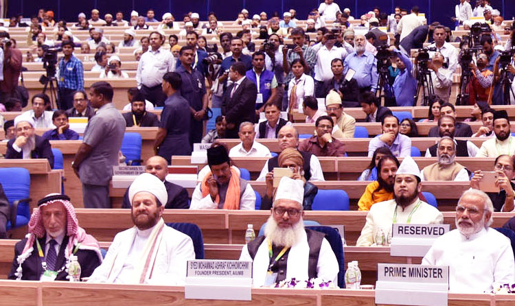The Prime Minister, Shri Narendra Modi at the World Sufi Forum, in New Delhi on March 17, 2016. The Union Minister for Minority Affairs, Dr. Najma A. Heptulla is also seen